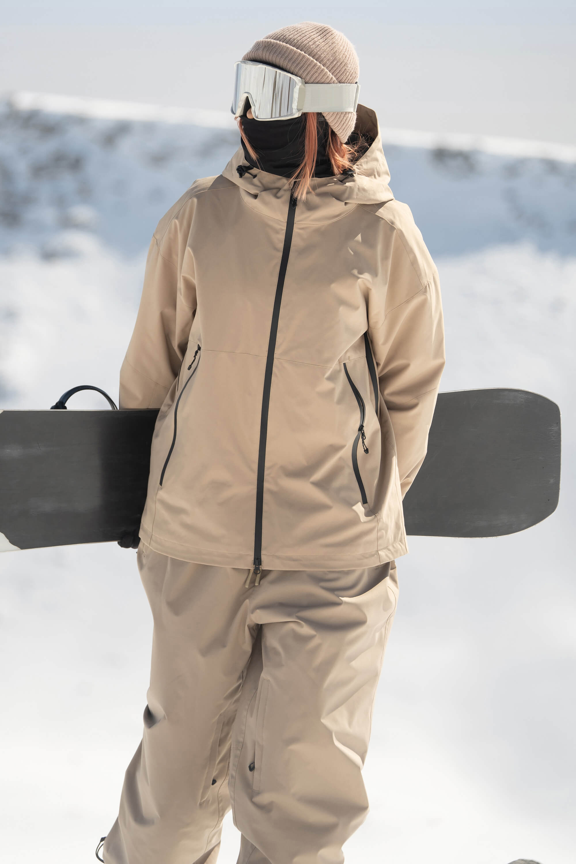 Women's Khaki Fully-Sealed Dual-Vent Ski Jacket Minimalist Insulated Snow Jacket Main image
