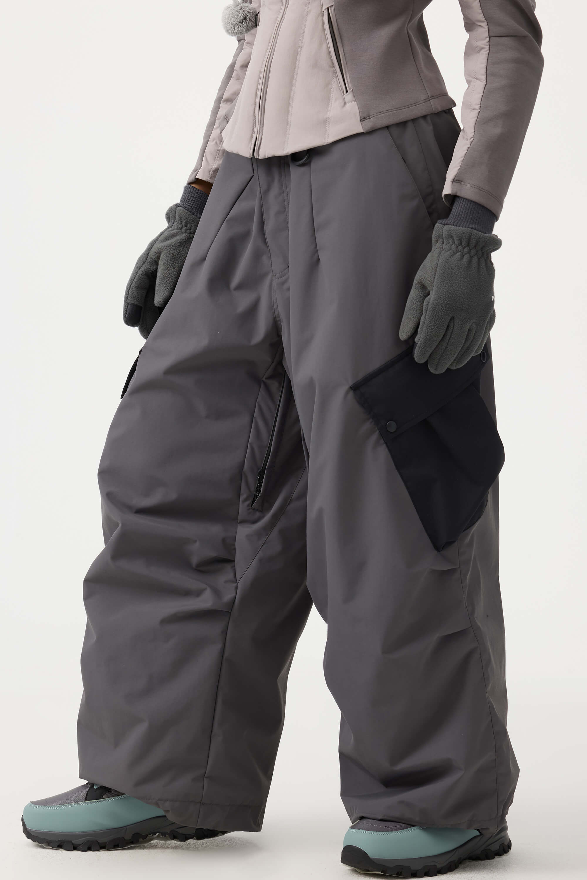 Women's Dark Gray Baggy Color-Blocked Ski Pants Cargo Pocket Snow Pants Main image